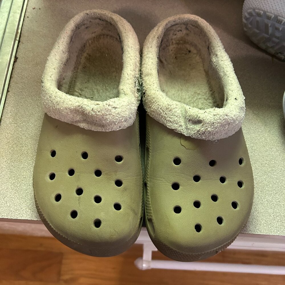 Crocs Fleece Lined Clogs Olive‎ Green Women’s Size 7 Men's 5